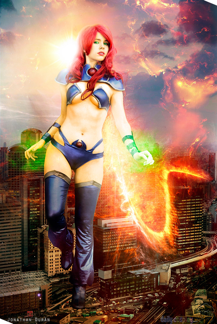 Starfire from Red Hood and the Outlaws / New 52