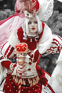 Red Queen from Alice's World by Sakizo