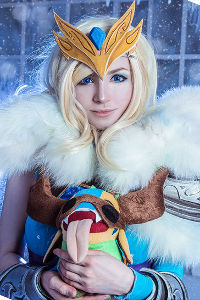 Crystal Maiden from Dota 2