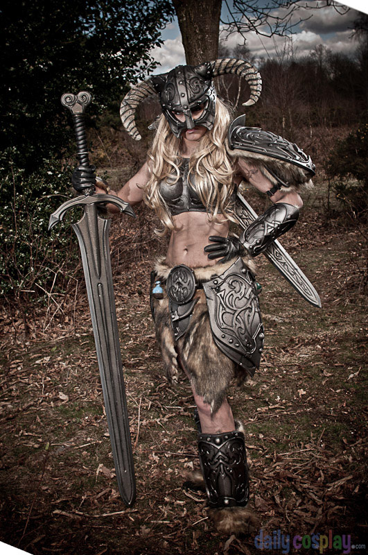 Dragon Born - Skyrim Armor with Great Sword from Skyrim