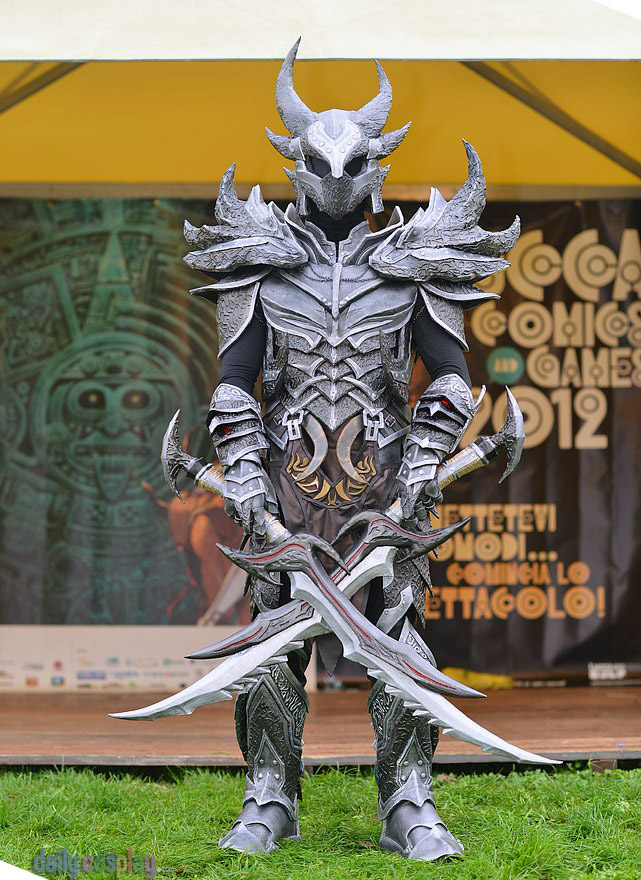 Dovahkiin Daedric Full Armor From The Elder Scrolls V Skyrim Daily Cosplay Com