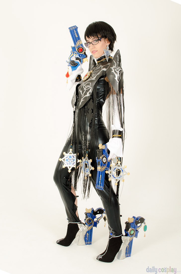 Bayonetta cosplayer's incredible gun heels will leave you spellbound -  Dexerto