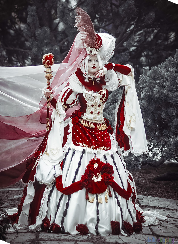 Red Queen from Alice's World by Sakizo