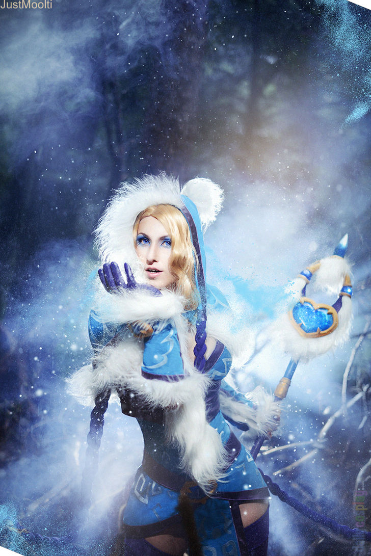 Crystal Maiden from DotA 2