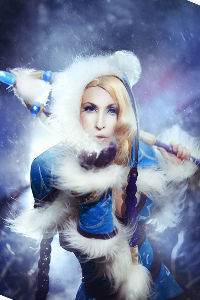 Crystal Maiden from DotA 2