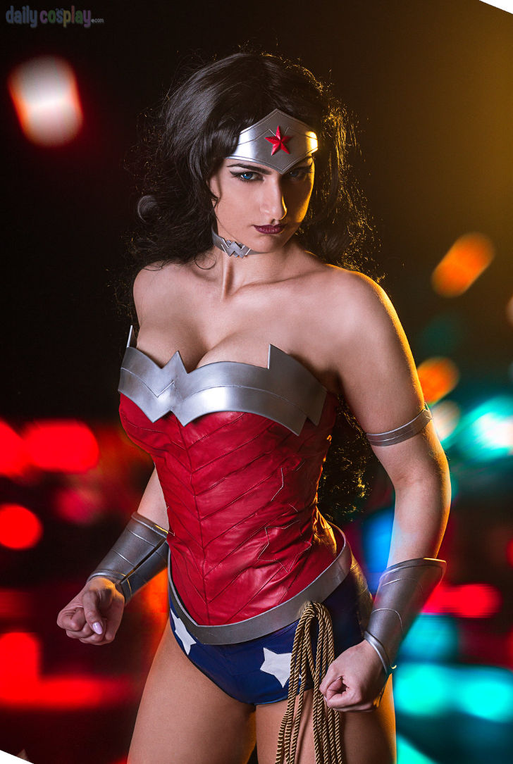 Wonder Woman!  Wonder woman cosplay, Wonder woman costume, Cosplay woman