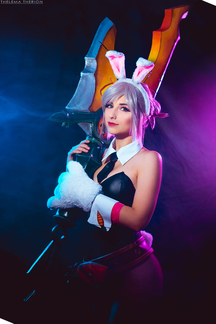 Battle Bunny Riven Cosplay