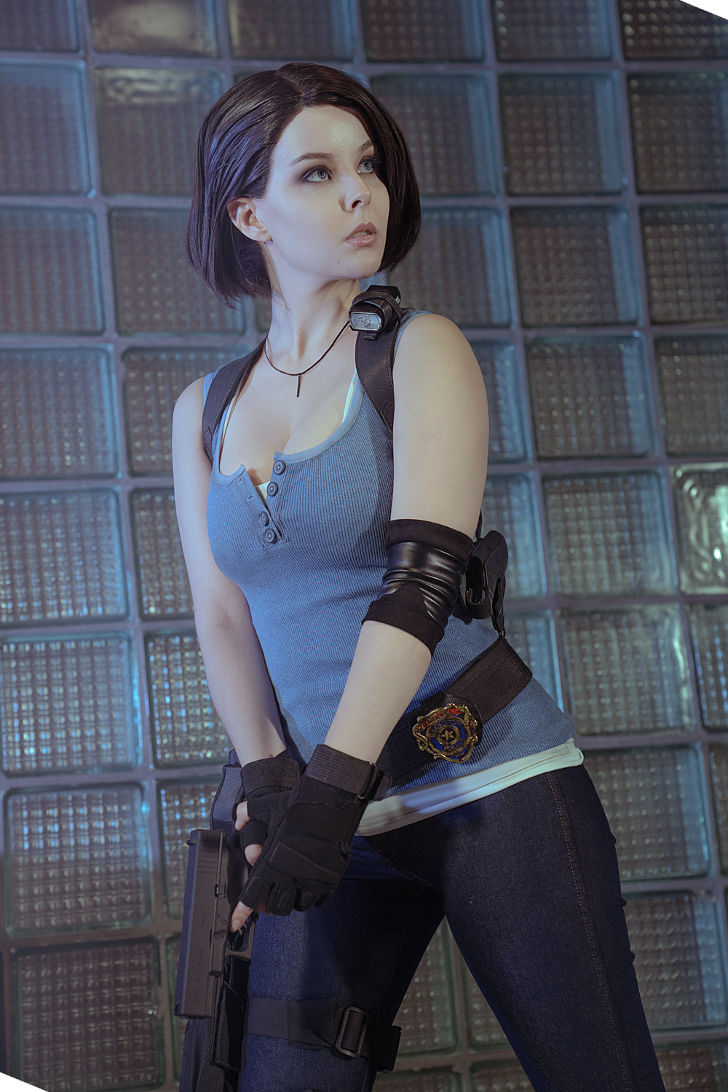 Jill Valentine Cosplays as Jill Valentine