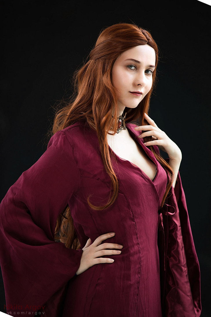 Lady Melisandre from Game of Thrones - Daily Cosplay .com