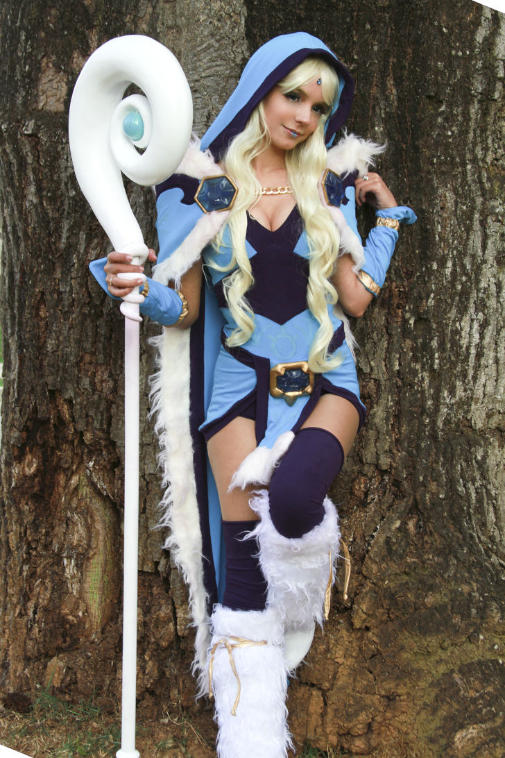 Crystal Maiden from DotA 2 - Daily Cosplay .com