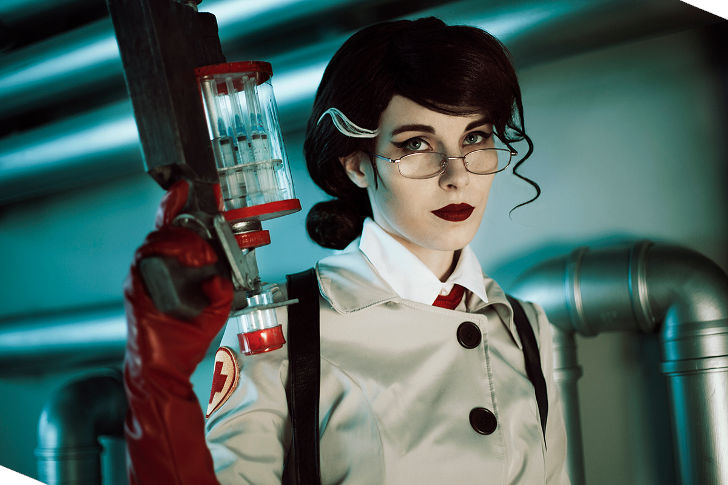 Female Medic from Team Fortress 2 - Daily Cosplay .com